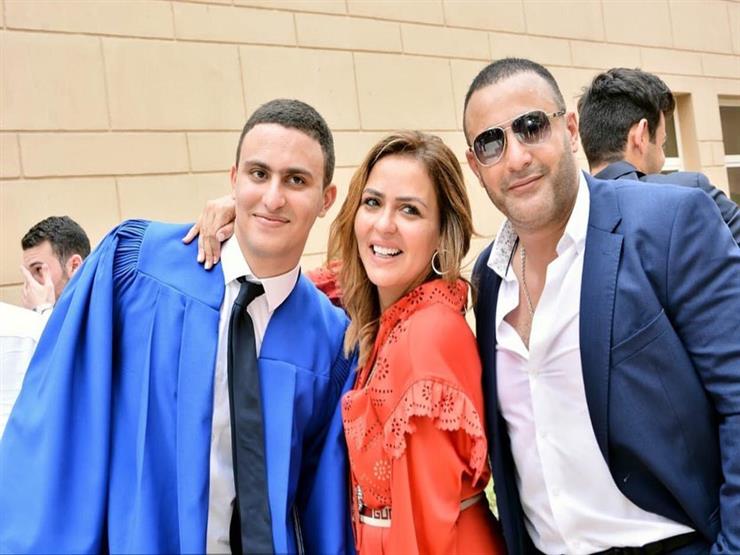 ياسين السقا مع والديه أحمد ومها الصغير 