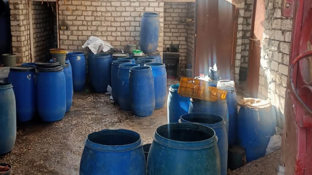 ضبط 3.2 طن مخللات مجهولة المصدر في حملة بالغربية