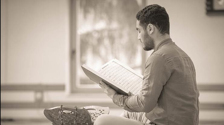 متى يكون وقت قراءة سورة الكهف يوم الجمعة؟