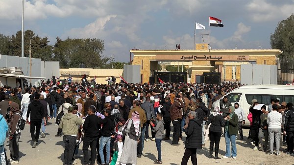 جمعة رفض التهجير.. أعضاء مجلسي النواب والشيوخ يشاركون في انتفاضة معبر رفح |صور