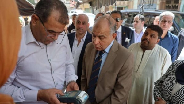 المنيا.. ضبط 300 بطاقة تموينية مجمعة وتحرير 60 محضرًا بمغاغة