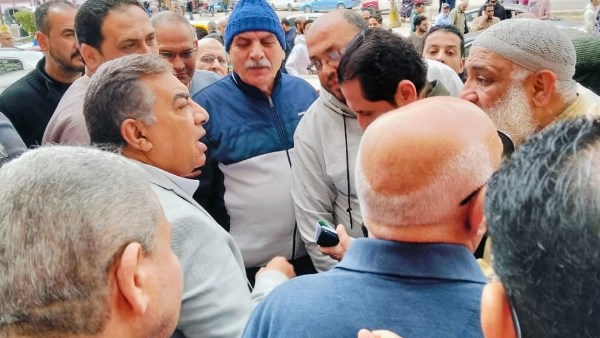 محافظ الدقهلية يؤدي صلاة الجمعة بمسجد الإيمان بالمنصورة