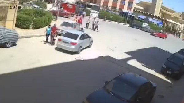 بسبب تربية كلب.. شاب يدهس جاره عمدا بسيارته في حلوان| صور