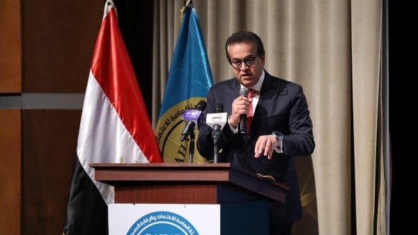 وزير الصحة يستجيب لاستغاثة أب يعاني طفله من عيوب خلقية في القلب