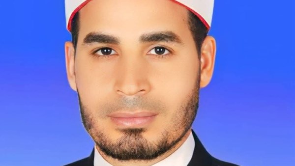 إصابة مصلٍ بهبوط في خطبة الجمعة .. وإمام المسجد يسعفه بالشرقية