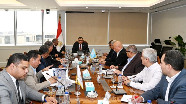 خلال الاجتماع