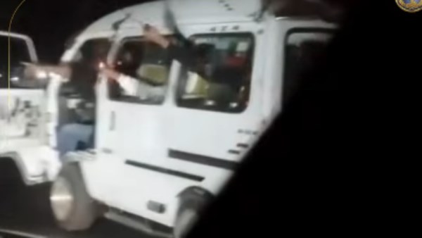 أشهروا أسلحة بيضاء.. ضبط مرتكبى واقعة فيديو السيارة بالقليوبية | شاهد