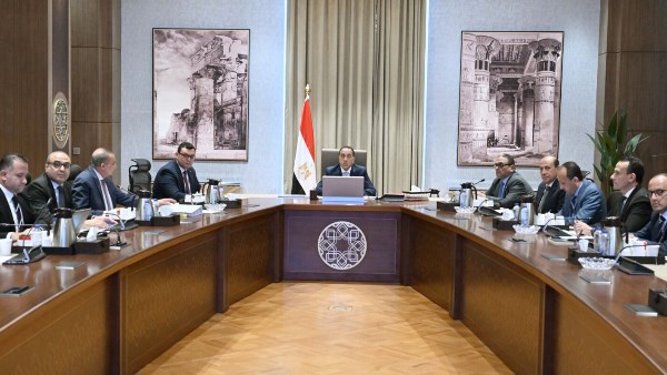 رئيس الوزراء يتابع إجراءات طرح إدارة وتشغيل مشروع 