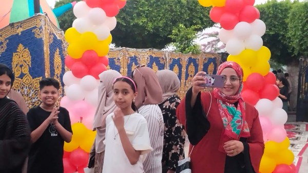 صور تذكارية للأطفال والمصلين خلال صلاة العيد بالقليوبية.. صور